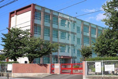 近くの名古屋市立駒方中学校まで1,043m（徒歩14分）