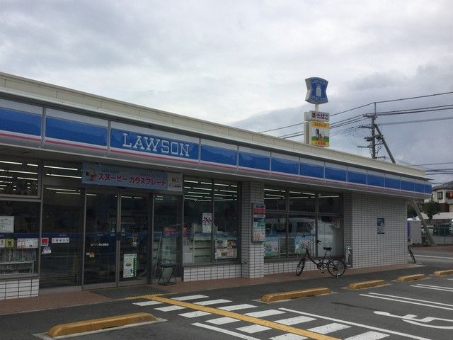 近くのコンビニまで208m（徒歩3分）