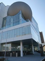 近くの高松市夢みらい図書館まで475m（徒歩6分）
