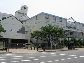 近くの神戸市立兵庫大開小学校まで432m(徒歩6分)