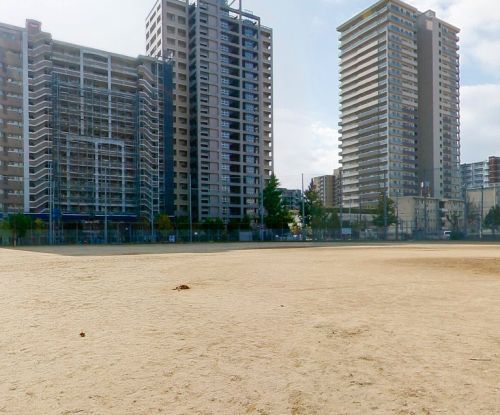 近くの与力町運動場まで349m(徒歩5分)