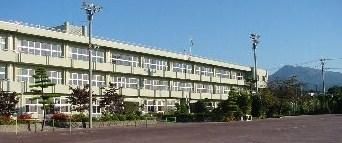 近くの小学校まで1,682m（徒歩22分）