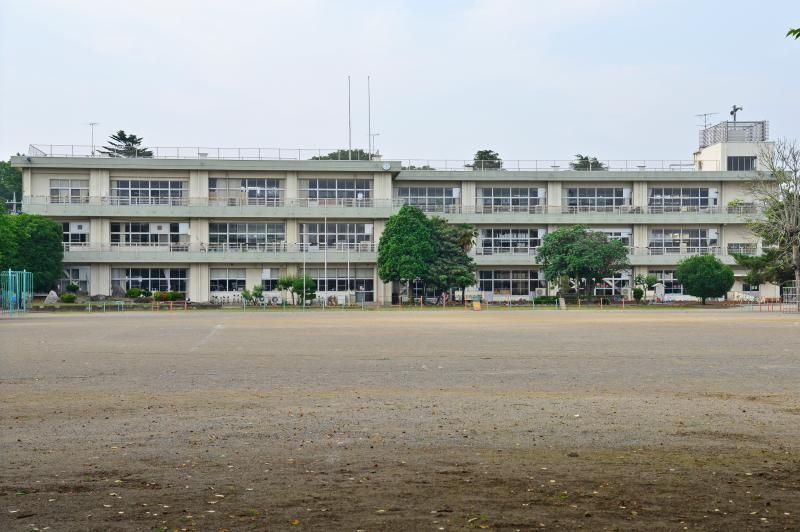 近くの太田市立世良田小学校まで473m(徒歩6分)