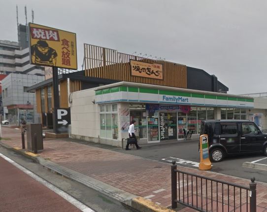 近くのファミリーマート 横須賀根岸町店まで64m（徒歩1分）