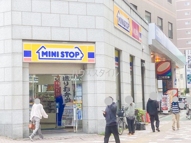近くのミニストップ 板橋区役所前店まで377m（徒歩5分）