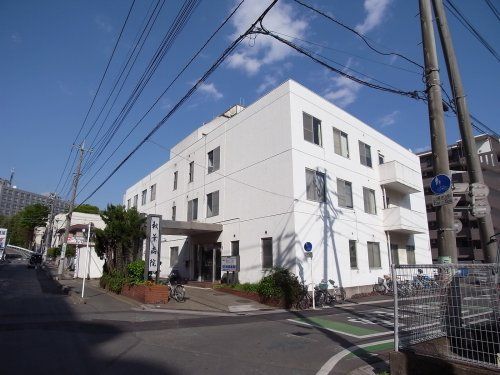 近くの秋葉病院まで729m（徒歩10分）