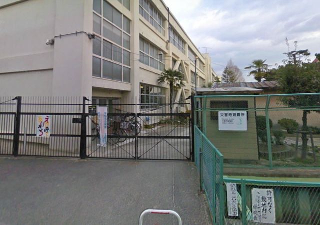 近くの啓明小学校まで272m（徒歩4分）