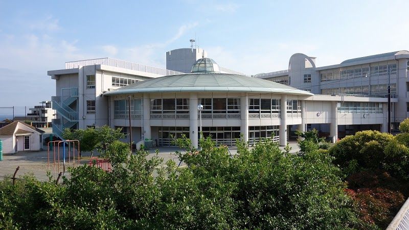 近くの横須賀市立野比東小学校まで297m(徒歩4分)