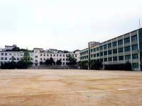近くの神戸市立西代中学校まで1,493m（徒歩19分）