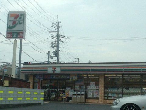 近くのセブンイレブン 大津大萱3丁目店まで526m（徒歩7分）