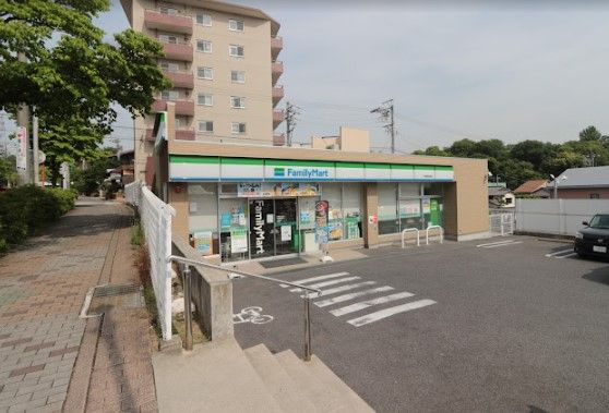 近くのコンビニまで1,861m（徒歩24分）