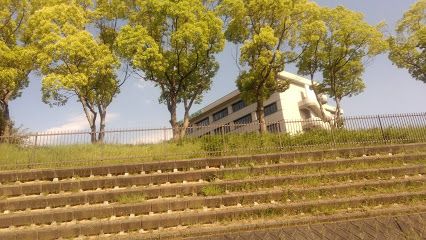 近くの大学・短大まで5,828m（徒歩73分）