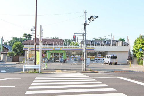 近くのコンビニまで926m（徒歩12分）