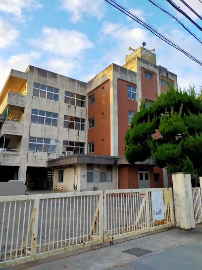 近くの琴平小学校まで195m(徒歩3分)
