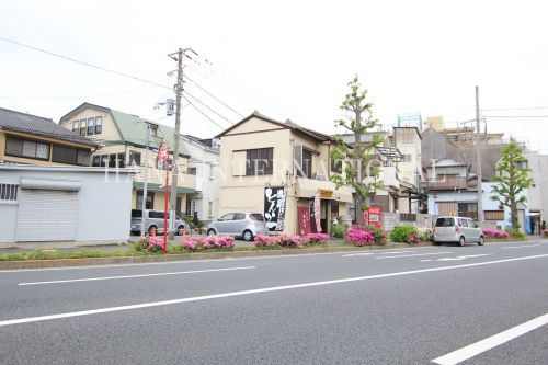 近くの飲食店まで551m（徒歩7分）