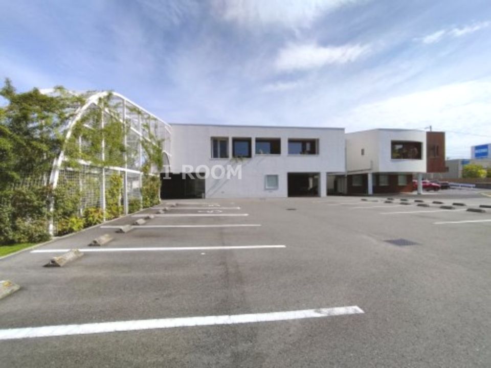 近くの産科婦人科ばらのいずみクリニックまで256m（徒歩4分）