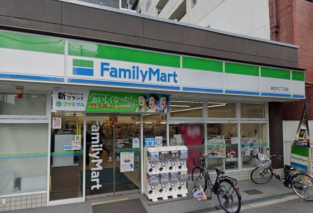 近くのコンビニまで51m（徒歩1分）