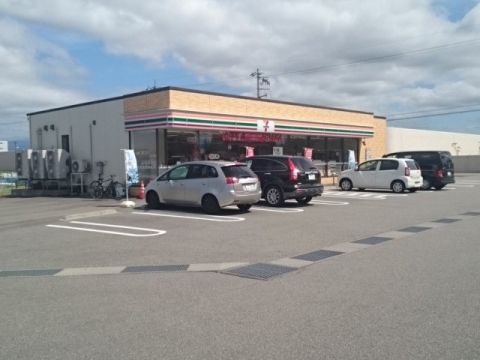 近くのセブンイレブン西荒屋店まで1,140m(徒歩15分)