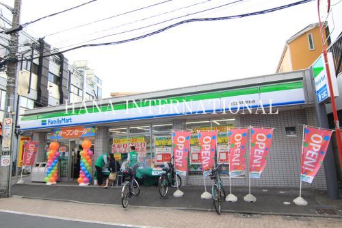 近くのファミリーマートまで468m(徒歩6分)