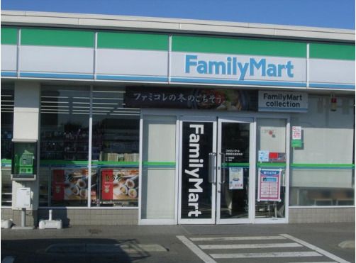 近くのファミリーマート 伊勢崎流通団地店まで1,017m(徒歩13分)
