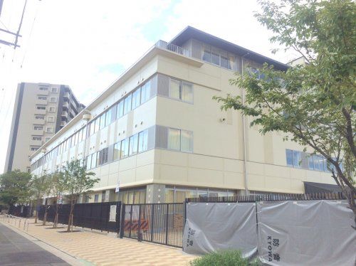 近くの守口市立さつき学園まで445m(徒歩6分)