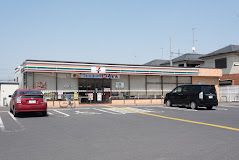 近くのセブンイレブン 鴻巣南1丁目店まで1,176m（徒歩15分）