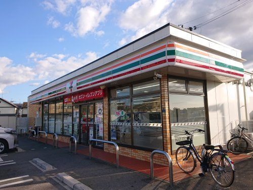 近くのセブンイレブン 近江草津バイパス店まで107m（徒歩2分）