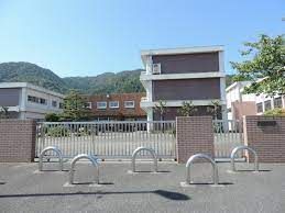 近くの高島市立高島小学校まで478m（徒歩6分）