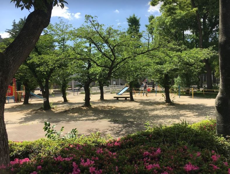 近くの越中公園まで203m（徒歩3分）