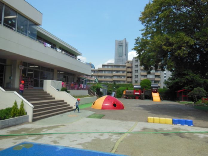 近くの野毛山幼稚園まで973m（徒歩13分）