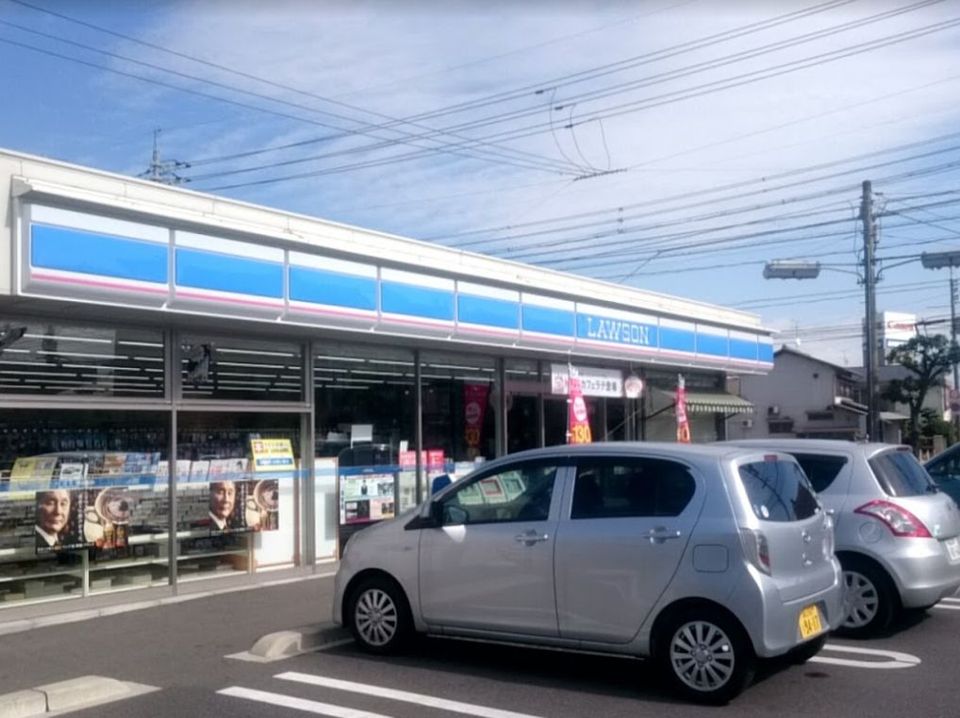 近くのコンビニまで99m（徒歩2分）