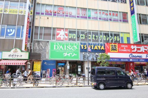 近くのザ・ダイソー 調布ロイヤルプラザ店まで1,406m(徒歩18分)
