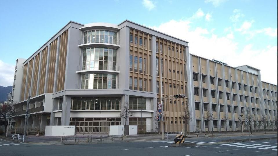 近くの神戸市立灘の浜小学校まで672m(徒歩9分)