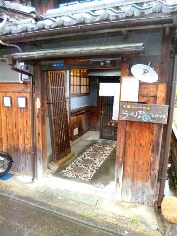 近くの飲食店まで1,150m（徒歩15分）