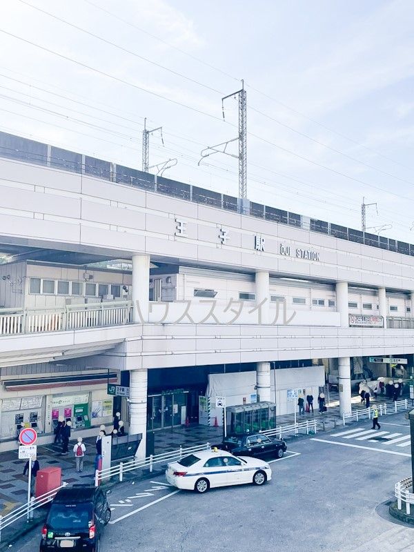 近くの王子駅前まで661m（徒歩9分）