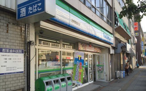 近くのファミリーマート 長崎樺島町店まで194m(徒歩3分)