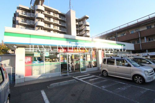 近くのコンビニまで560m（徒歩7分）