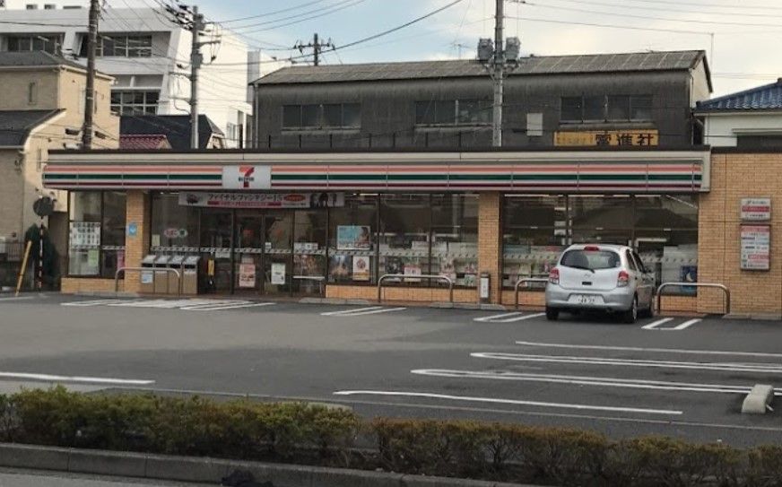 近くのコンビニまで659m（徒歩9分）