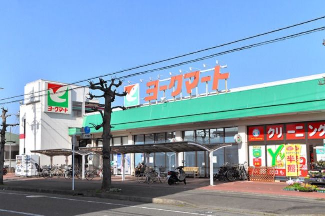 近くのヨークマート鴨宮店まで448m（徒歩6分）