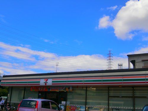 近くのセブンイレブン大阪　茨田大宮2丁目店まで758m（徒歩10分）