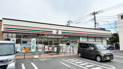 近くのセブンイレブン 晃華学園前店まで14m(徒歩1分)