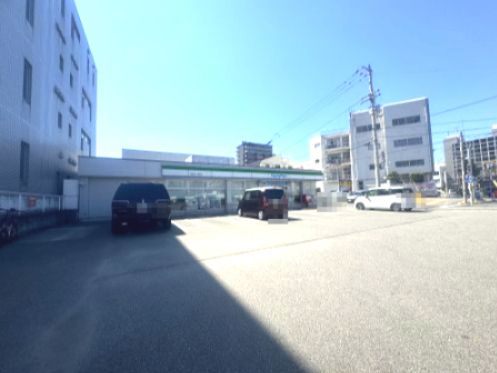 近くのファミリーマート 徳島佐古一番町店まで195m(徒歩3分)