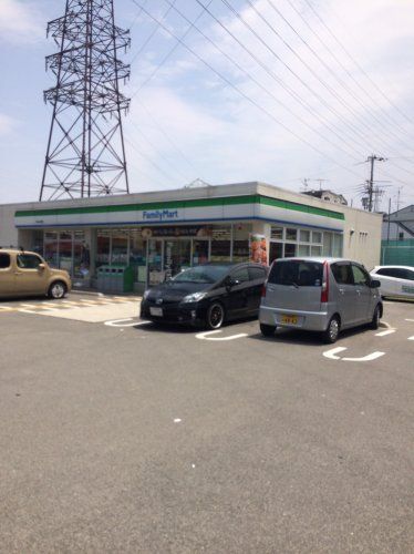 近くのファミリーマート門真大池町店まで484m(徒歩7分)