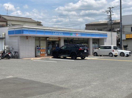 近くのローソン 大東三箇四丁目店まで720m(徒歩9分)