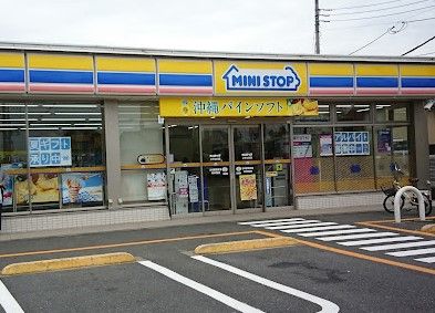 近くのコンビニまで290m（徒歩4分）