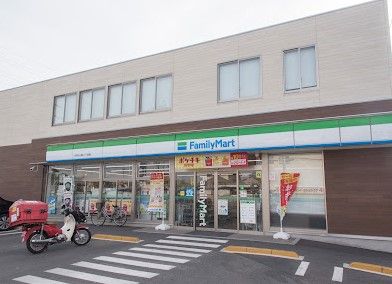 近くのコンビニまで583m（徒歩8分）