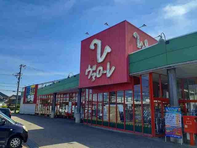 近くの新鮮市場ヴァローレ 砺波店まで581m（徒歩8分）