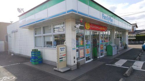 近くのファミリーマート 日向財光寺東店まで1,261m(徒歩16分)
