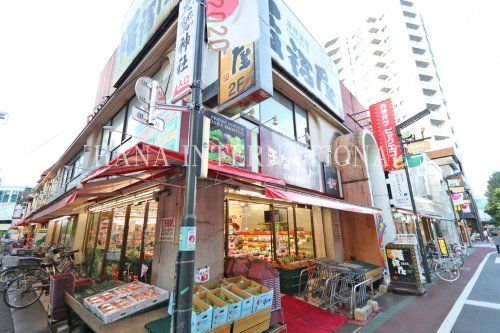 近くのまなマートまで1,375m（徒歩18分）