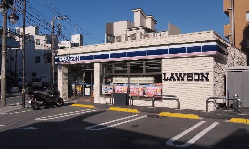 近くのコンビニまで1,476m（徒歩19分）